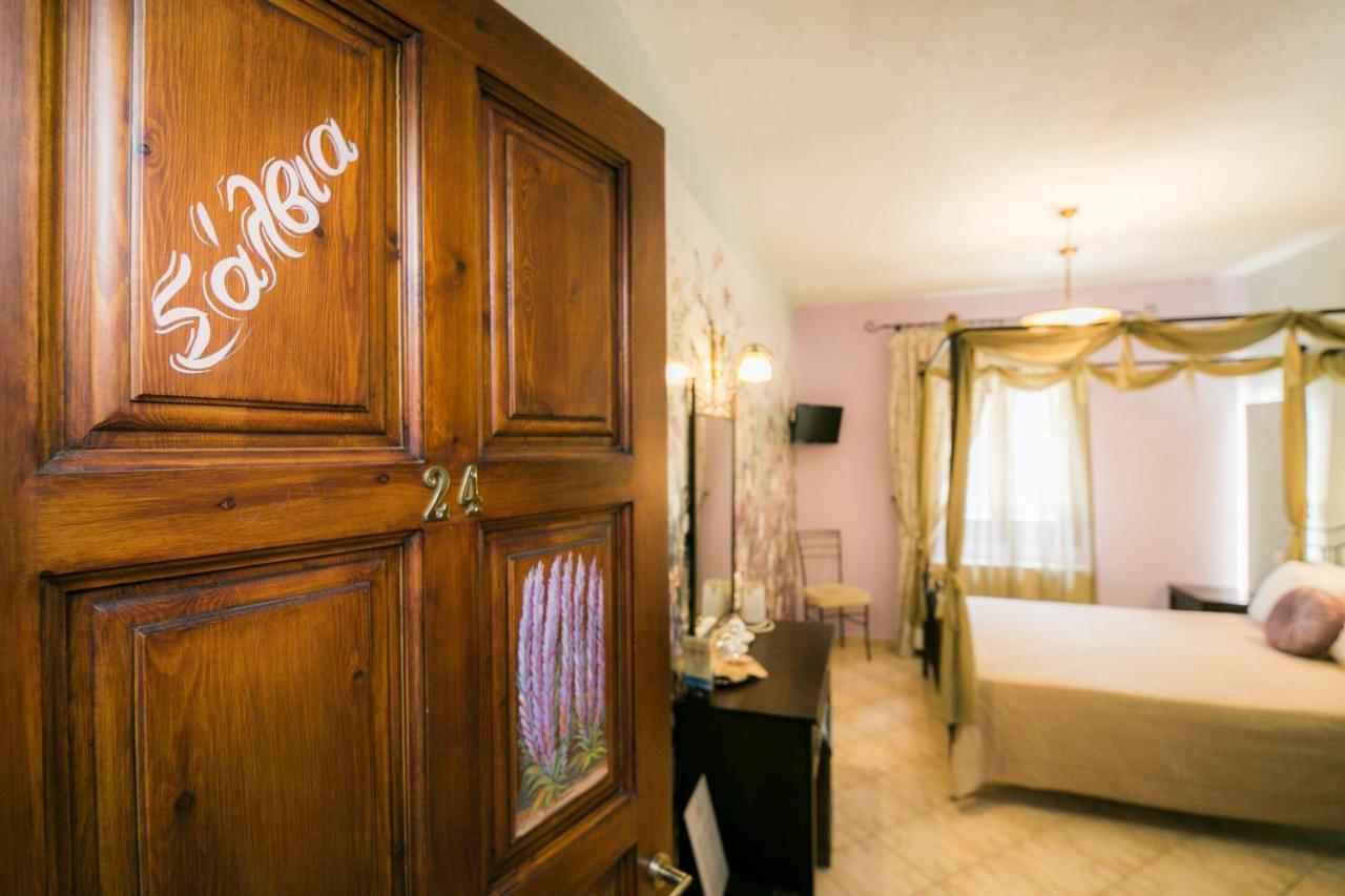 Guesthouse Iris Tsagaráda Eksteriør bilde
