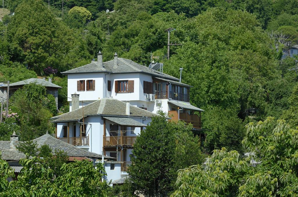 Guesthouse Iris Tsagaráda Eksteriør bilde